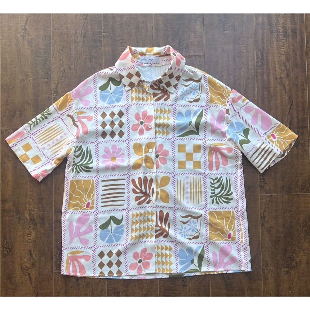 Petal & Pup Short Sleeve Button Up Shirt Floral Market Size Small
